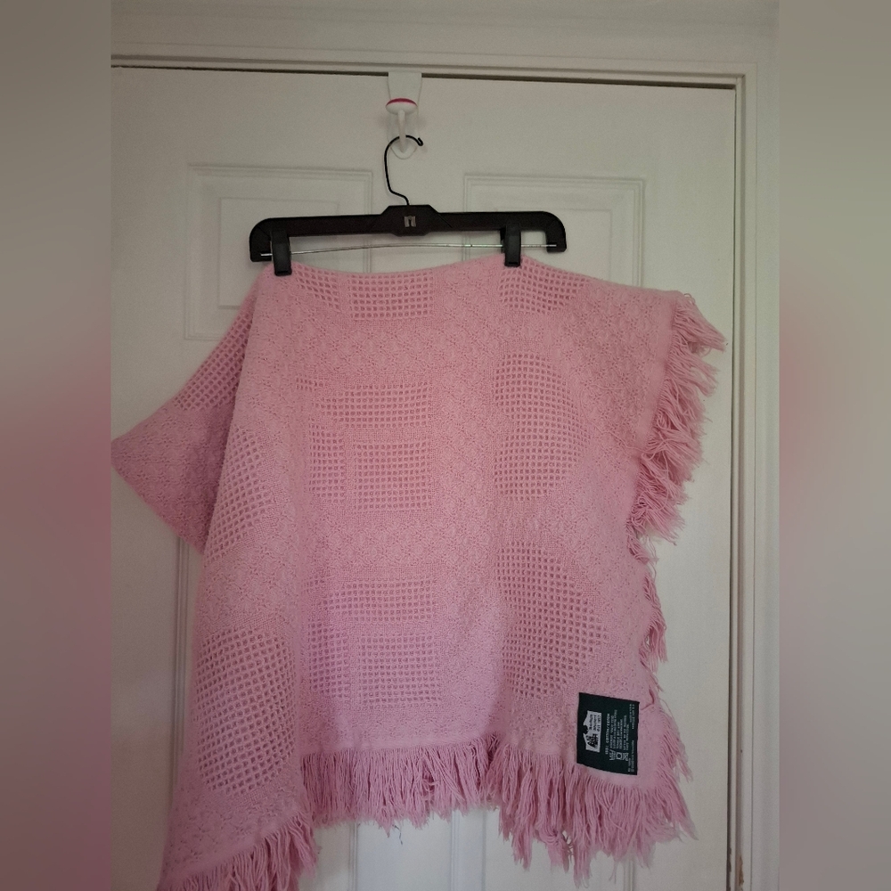 Vintage Goodwin Weavers Pink Fringed  Throw Blanket 100%Cotton  MADE IN USAt